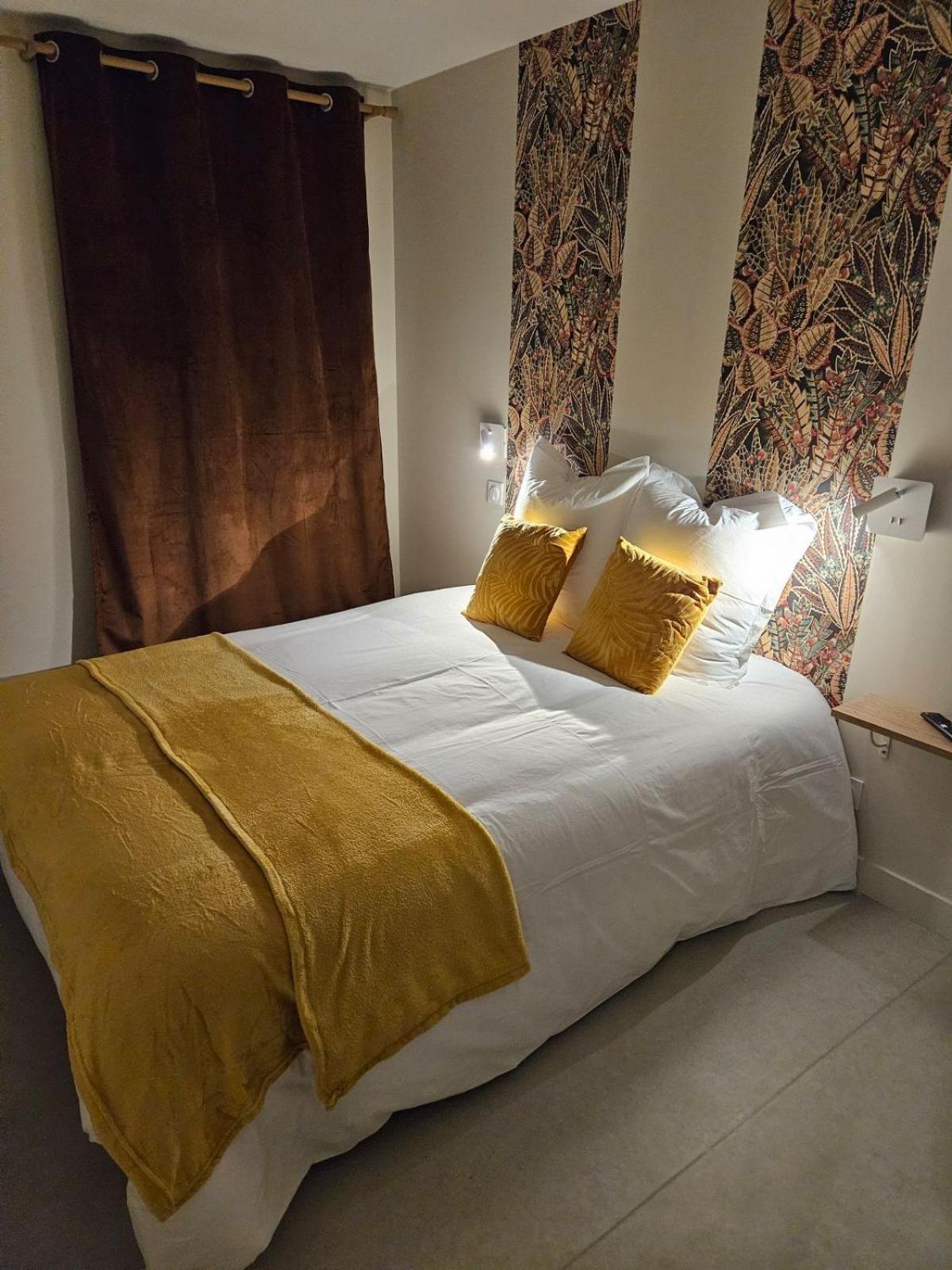 Auberge Du Prieure Saint-Angel  ภายนอก รูปภาพ